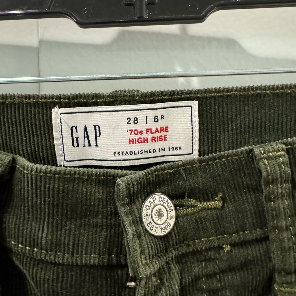 Dark Green corduroy jeans from gap size 28